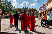 Kumbakonam Tamil-Nadu. Pilgrims at the Kumbheshvara temple 